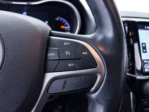 Used 2019 Jeep Grand Cherokee Altitude RWD image 27