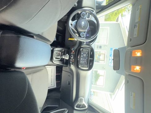 Used 2020 Kia Soul LX FWD image 4