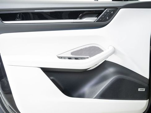 New 2026 Porsche Macan 4 Electric image 6