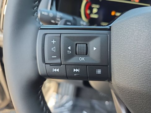 New 2026 Nissan Pathfinder SL FWD image 17