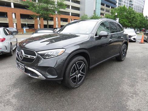 Used 2026 Mercedes-Benz GLC 300 4MATIC image 1