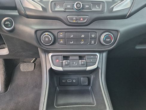 Used 2024 GMC Terrain SLE AWD/4WD image 23