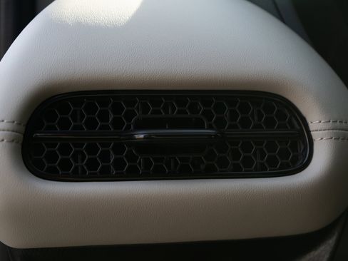 Certified 2026 Honda HR-V LX image 40