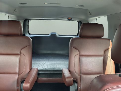 Used 2019 Chevrolet Tahoe Premier w/ Premier Plus Edition RWD image 16