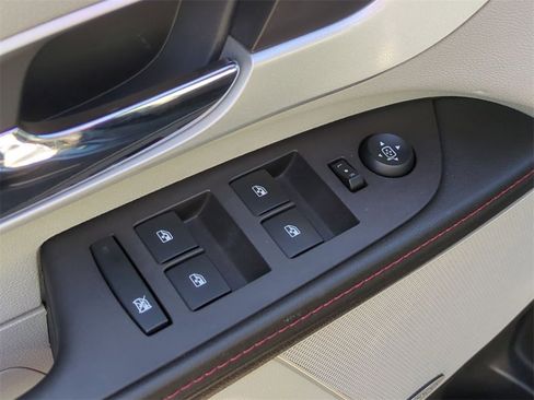 Used 2010 Chevrolet Equinox LTZ image 12