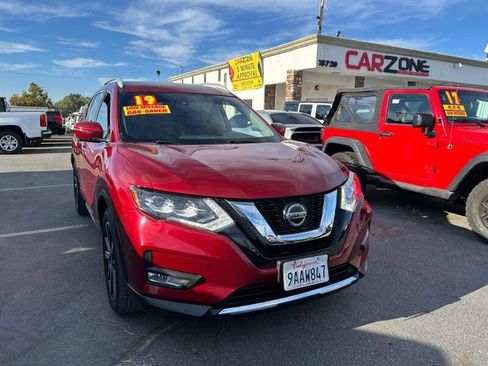 Used 2019 Nissan Rogue SL w/ Premium Package FWD image 2