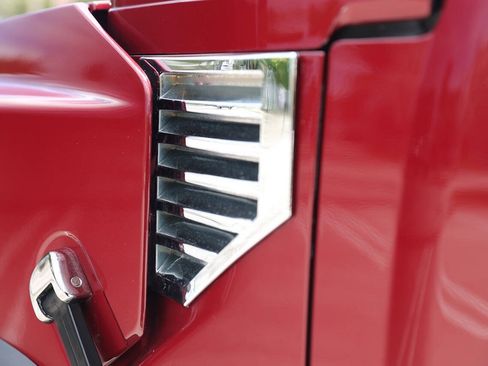 Used 2005 HUMMER H2 w/ Preferred Equipment Group AWD/4WD image 38