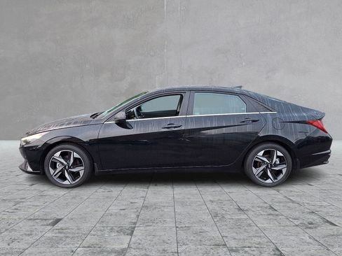 Certified 2023 Hyundai Elantra Limited FWD image 7