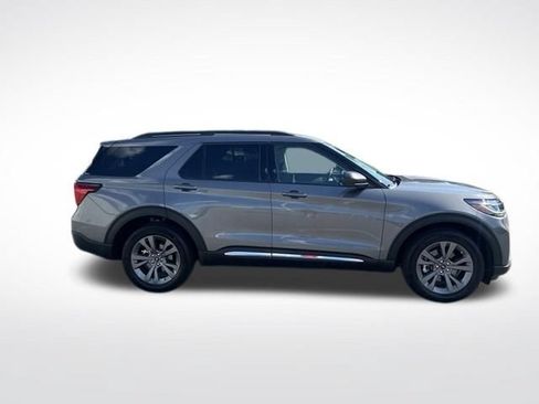 Certified 2025 Ford Explorer Active w/ Active Comfort Package AWD/4WD image 12