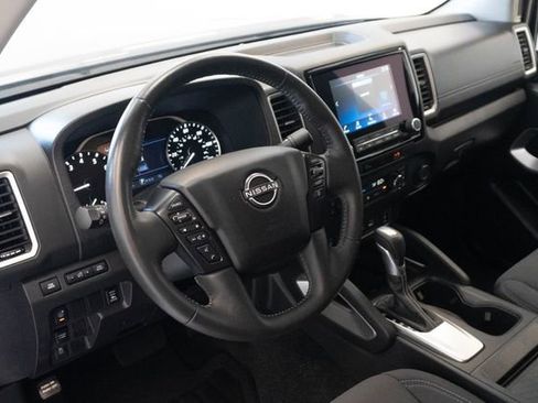 Used 2024 Nissan Frontier SV w/ SV Convenience Package RWD image 3