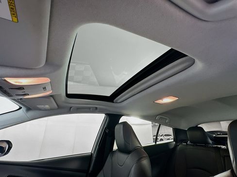 Used 2016 Toyota Prius Four image 25