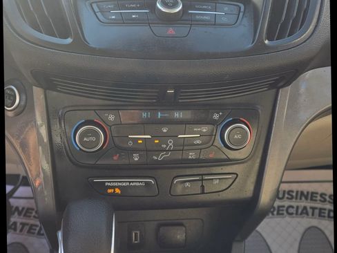 Used 2019 Ford Escape SE image 16