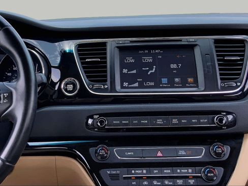 Used 2018 Kia Sedona SX FWD image 7