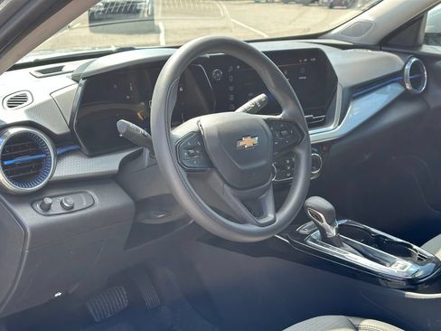 Used 2025 Chevrolet Trax LT FWD image 20