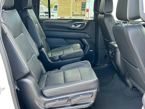 Used 2023 Chevrolet Suburban Premier AWD/4WD image 16