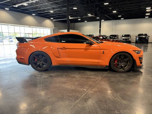 Used 2021 Ford Mustang Shelby GT500 w/ Carbon Fiber Track Pack RWD image 18