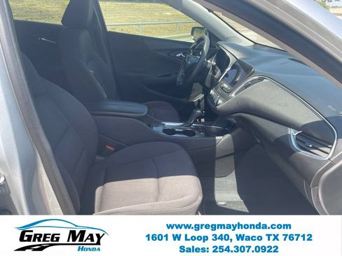 Used 2020 Chevrolet Malibu LT FWD image 29