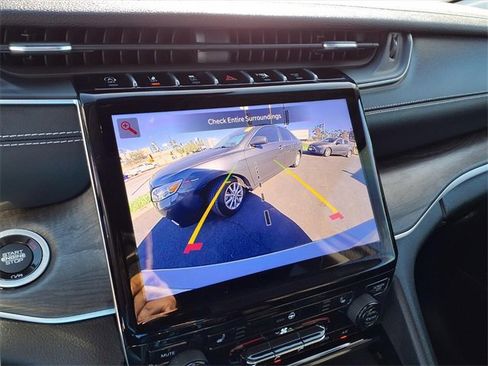 Used 2021 Jeep Grand Cherokee L Limited image 20