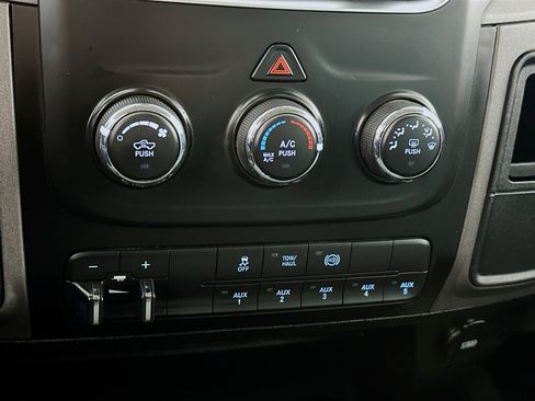 Used 2018 RAM 2500 Tradesman w/ Chrome Appearance Group image 15