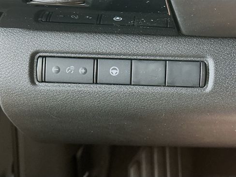 Used 2024 Nissan Pathfinder SV AWD/4WD image 17