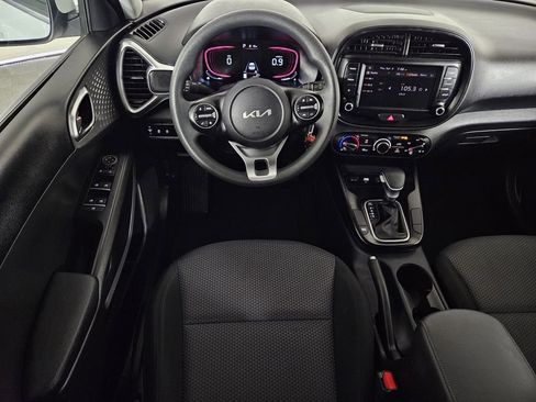 Used 2025 Kia Soul LX w/ LX Technology Package image 8