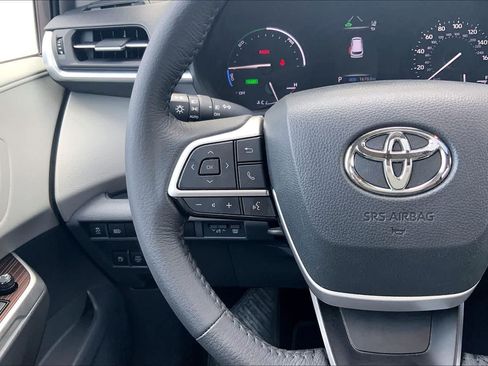 Used 2024 Toyota Sienna XLE FWD image 24