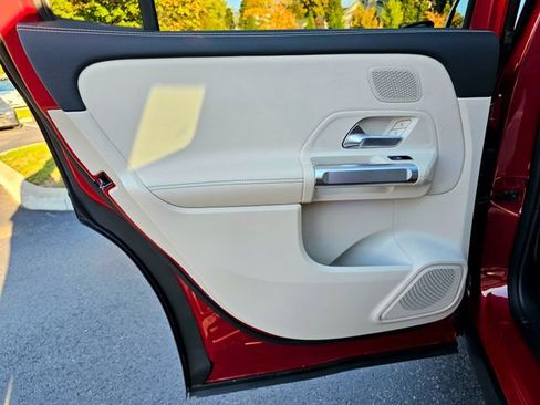 New 2026 Mercedes-Benz GLB 250 4MATIC image 25