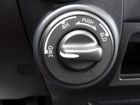 Used 2023 Nissan Titan SV AWD/4WD image 20