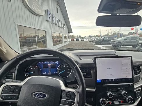 Used 2024 Ford Expedition Max XLT image 2