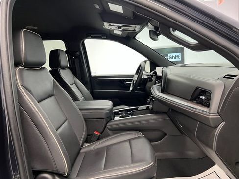 Used 2025 Chevrolet Suburban Premier image 57