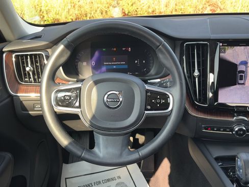 Used 2024 Volvo XC60 B5 Plus AWD/4WD image 19