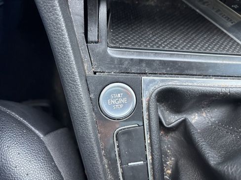 Used 2018 Volkswagen Golf SE image 26