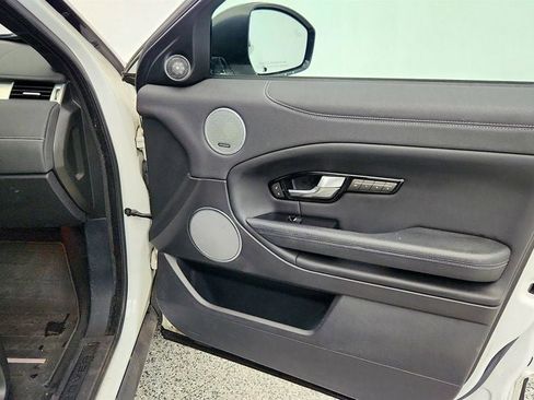 Used 2017 Land Rover Range Rover Evoque SE Premium image 26