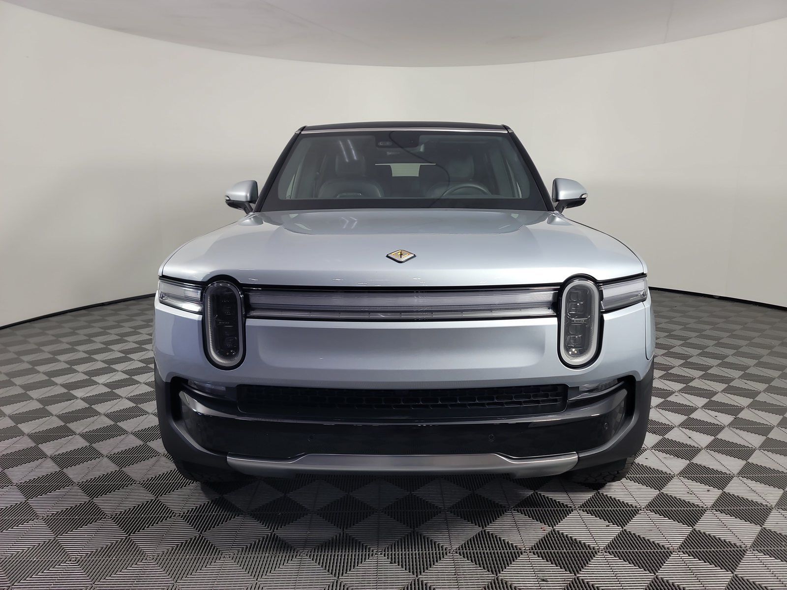 Used 2025 Rivian R1S Adventure Dual AWD/4WD image 8