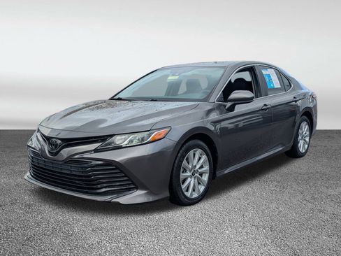 Used 2020 Toyota Camry LE image 10