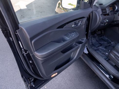 Used 2016 Honda Pilot Touring image 17