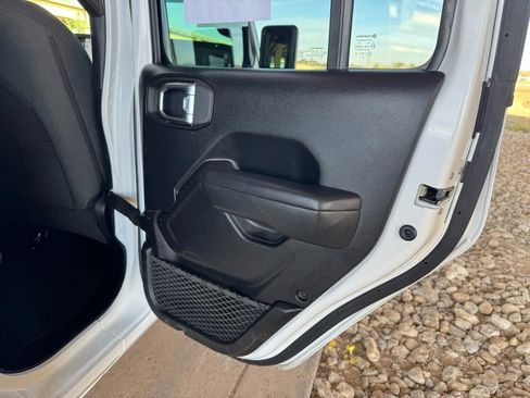 Used 2025 Jeep Gladiator Sport image 20