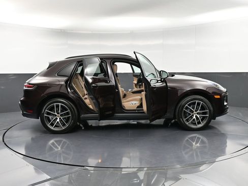 Certified 2025 Porsche Macan image 35