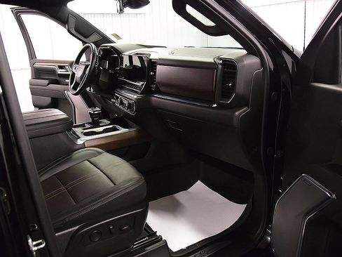 Used 2024 Chevrolet Silverado 1500 High Country w/ Z71 Off-Road Package image 31