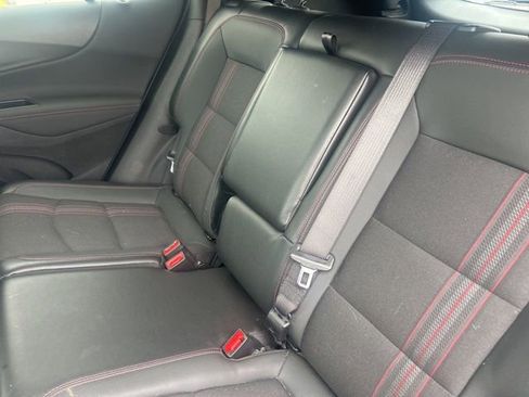 Used 2022 Chevrolet Equinox RS w/ Infotainment Package image 9