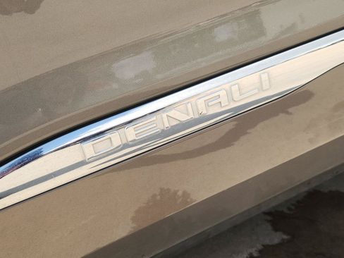 Used 2019 GMC Acadia Denali w/ Technology Package FWD image 33