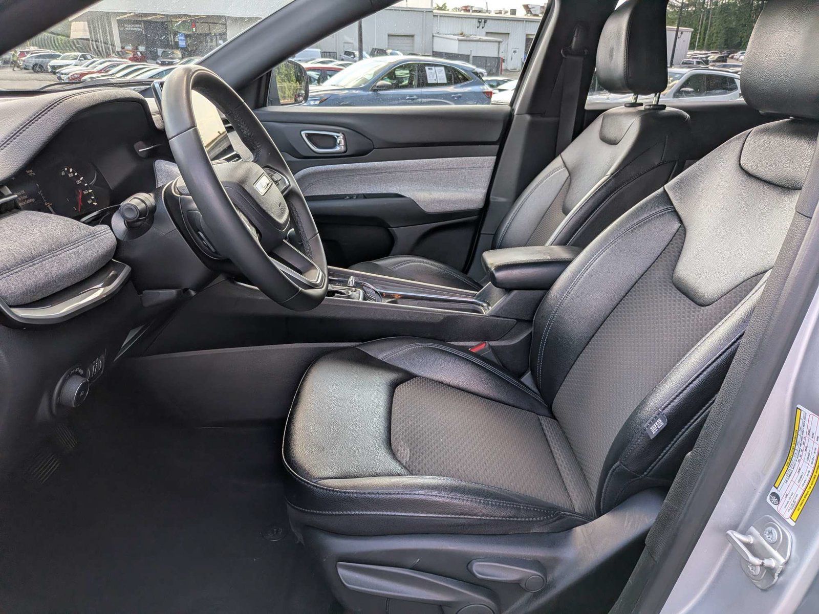 Used 2024 Jeep Compass Latitude AWD/4WD image 19