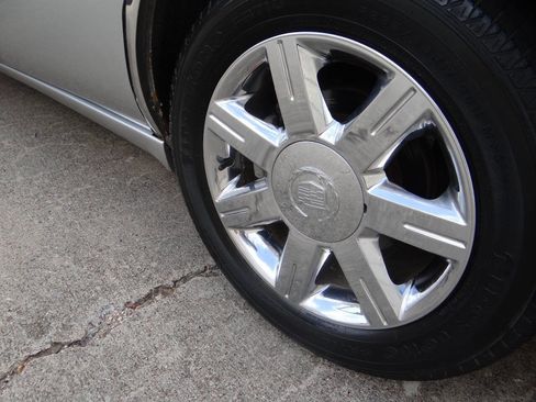 Used 2007 Cadillac DTS Luxury I w/ Sun And Sound Package image 39