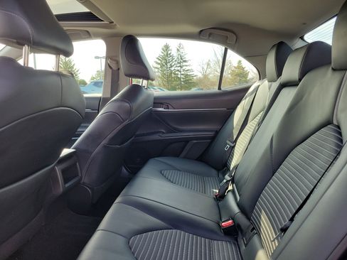 Used 2020 Toyota Camry SE image 11