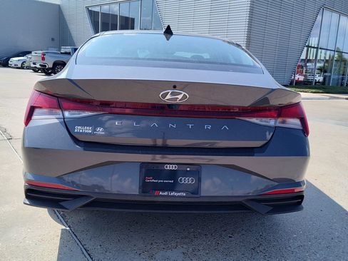 Used 2023 Hyundai Elantra SEL w/ Convenience Package FWD image 7