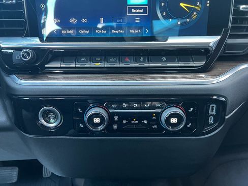 Used 2022 Chevrolet Silverado 1500 RST AWD/4WD image 16