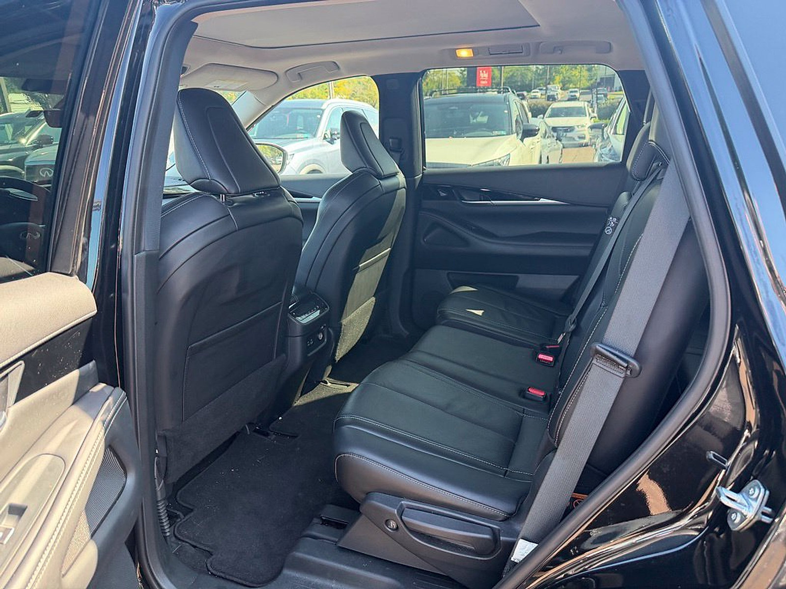 Certified 2023 INFINITI QX60 Luxe w/ Performance Audio Package AWD/4WD image 10