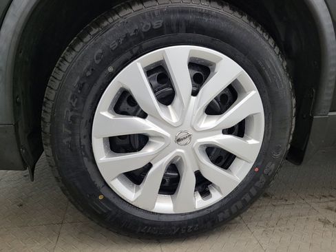Used 2018 Nissan Rogue S AWD/4WD image 31