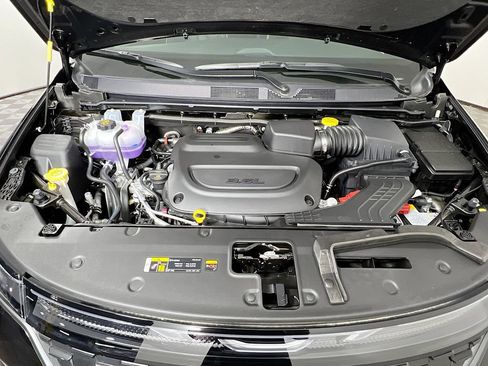 New 2027 Chrysler Pacifica Limited AWD/4WD image 33