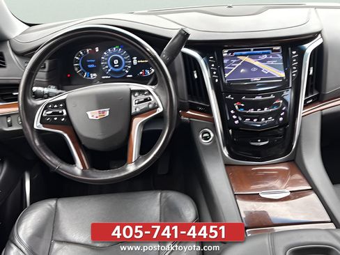 Used 2020 Cadillac Escalade Luxury w/ Escalade Sport Edition AWD/4WD image 19